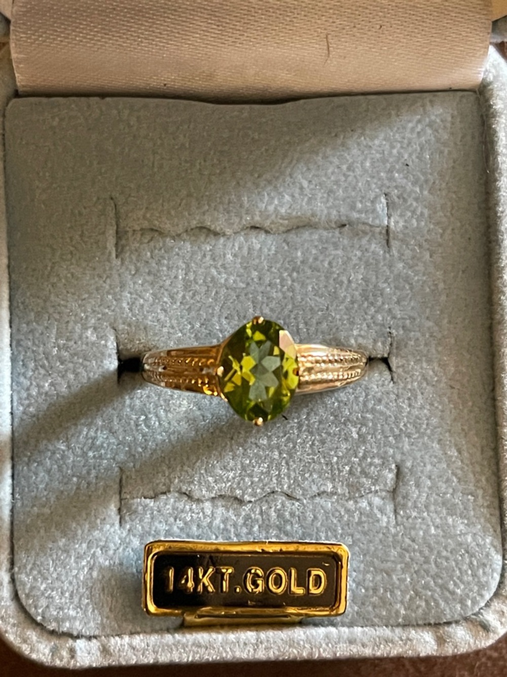 14K Gold Green Peridot Ring - Elegant Women's Gemstone Ring NWOT